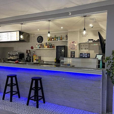 Hostal Restaurante Avenida De Madrid Terrassa Esterno foto