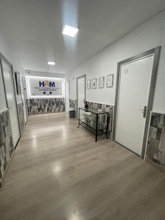 Hostal Restaurante Avenida De Madrid Terrassa Esterno foto