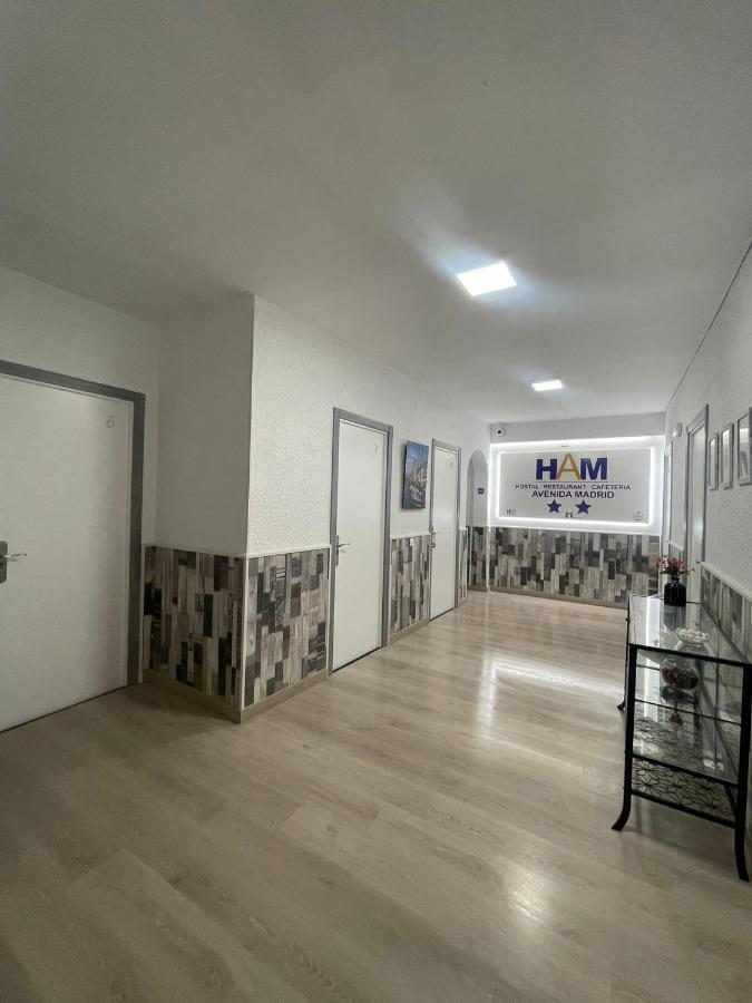 Hostal Restaurante Avenida De Madrid Terrassa Esterno foto