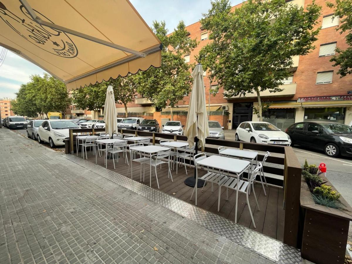 Hostal Restaurante Avenida De Madrid Terrassa Esterno foto