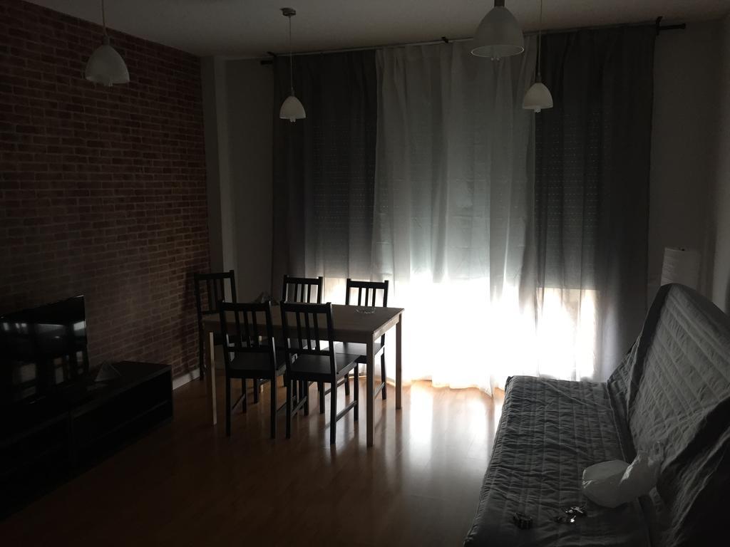 Hostal Restaurante Avenida De Madrid Terrassa Esterno foto