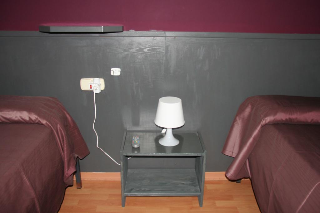 Hostal Restaurante Avenida De Madrid Terrassa Esterno foto
