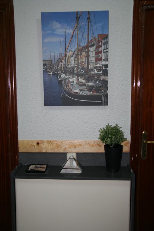 Hostal Restaurante Avenida De Madrid Terrassa Esterno foto