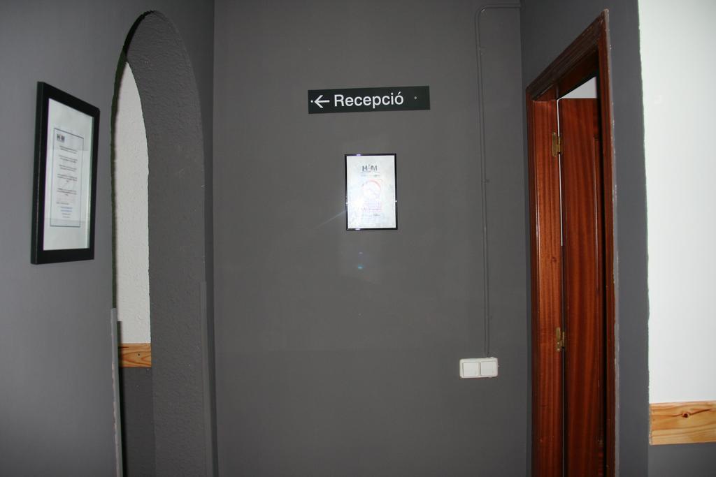 Hostal Restaurante Avenida De Madrid Terrassa Esterno foto